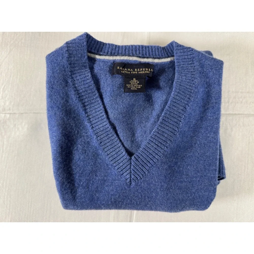 Banana Republic Mens Extra Fine Merino Wool V-Neck Sweater Blue Heather Small